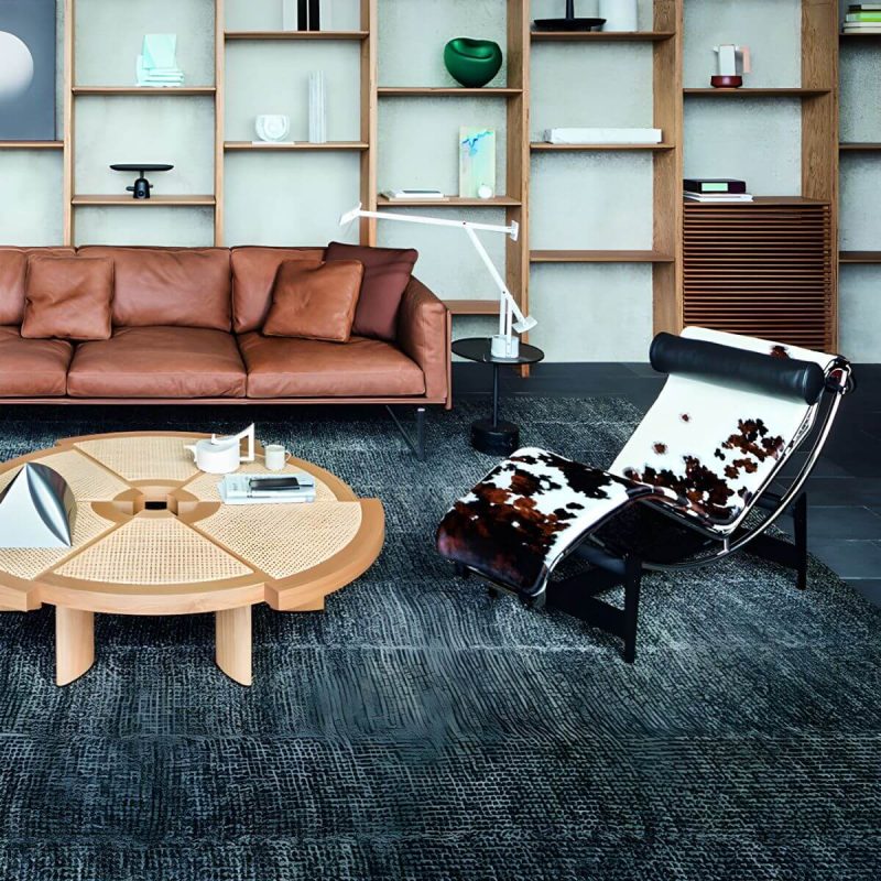 "Ergonomic Metal Recliner with Legs, Ideal for Modern Style and Small Spaces - Black Genuine Leather"