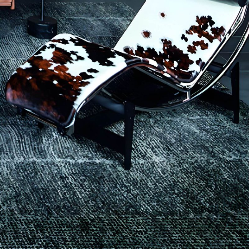 "Ergonomic Metal Recliner with Legs, Ideal for Modern Style and Small Spaces - Black White Genuine Fur"